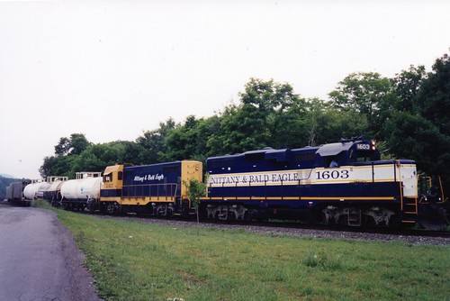 tyrone pennsylvania pa railway railroad train nber diesel locomotive engine emd gp8 1603
