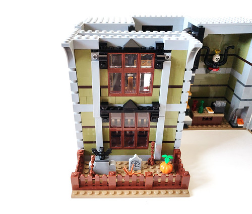 LEGO Fairground Collection Haunted House (10273)