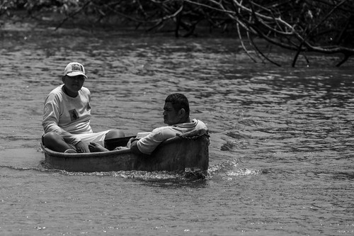 animal bestiary blackwhite boat canonegro centralamerica costarica fe1004004556gmoss inthefield panamaborder river sonya7rmkiii transportation vehicles loschiles alajuela