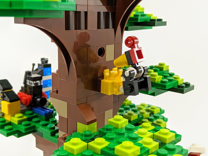 LEGO House Tree24118