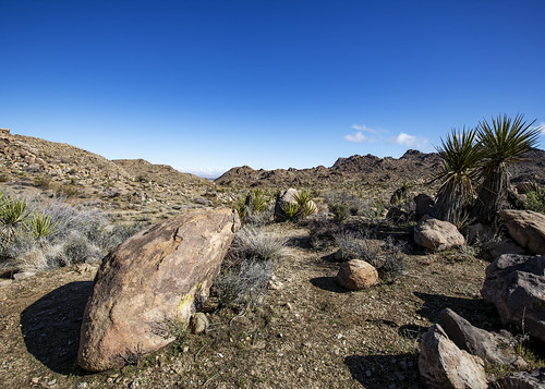 usa us ca california desert trail path rocky landscape terrain panoramaheights tularecounty
