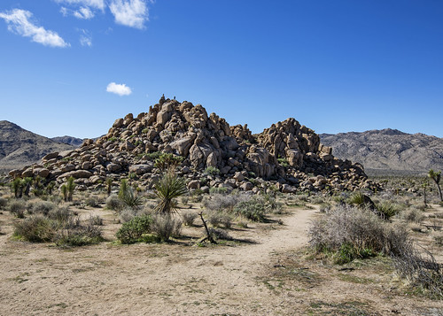 usa us ca california desert trail path rocky landscape terrain panoramaheights tularecounty
