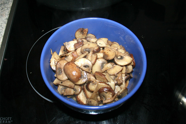 16 - Champignons beiseite stellen / Put mushrooms aside