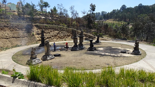 guatemala chichicastenango cementeriodechichicastenango laplaza laplazaceremonialoxlajujbaktun monument paganceremony mayanceremony
