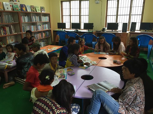 Fri, 07/19/2019 - 13:44 - Library and e-library with students