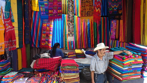 guatemala chichicastenango mercadochichicastenango blanket man