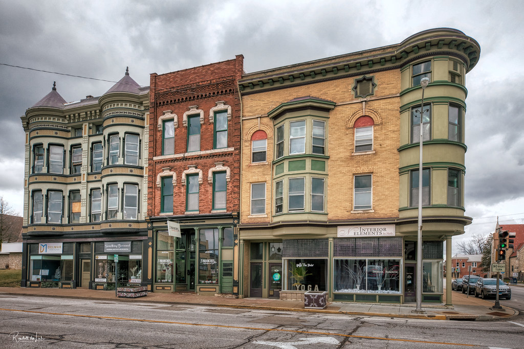 Trio of old buildings on outskirts of downtown Quincy, Ill… | Flickr
