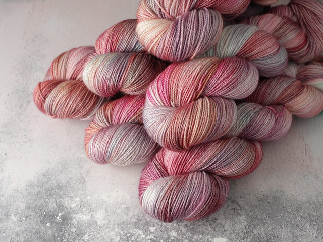 Favourite Sock – hand-dyed superwash merino wool yarn 4 ply/fingering 100g – ‘Summer Mist’