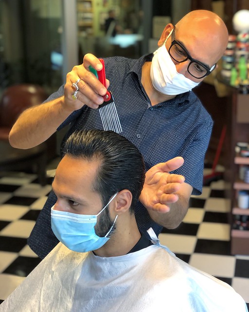 Still smiling while styling.... 💈✂️😷 #workingwithmask #stillsmiling #thehappybarber #covid2020 #covidcuts #neighbourhoodbarbershop