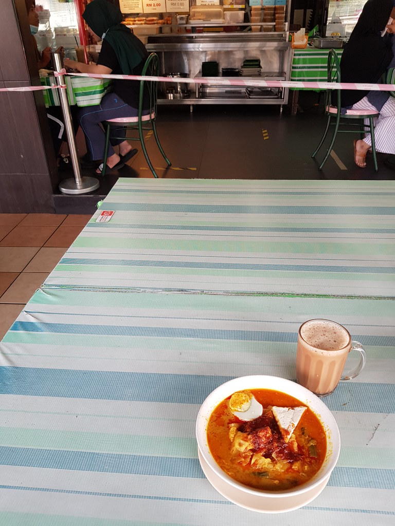 素菜咖喱米糕 Curry Lontong rm$5 @ Restoran Ubi Kayu USJ9