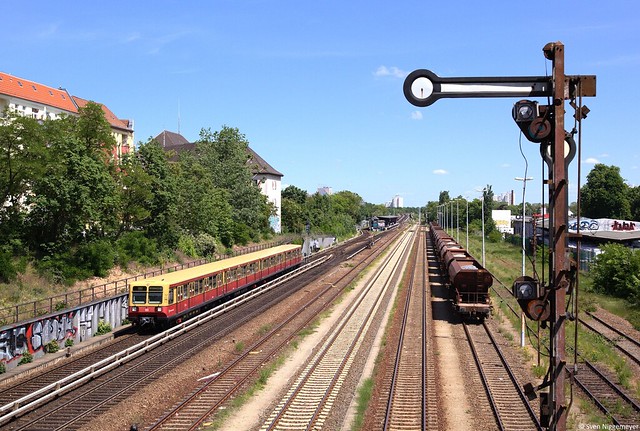 485 168-9 + 485 062-4 auf der S47 nach Hermannstraße kurz vor dem Erreichen des Zielbahnhofes am 31.05.2020