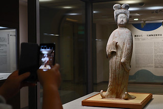 Taipei - National Palace Museum Garland of Treasures standing lady