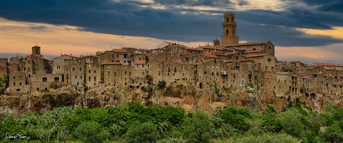 Pitigliano by since 1960, Toskana / Tuskany / Italien / Italy

English:
Once you have seen it, it will remain in your memory f
