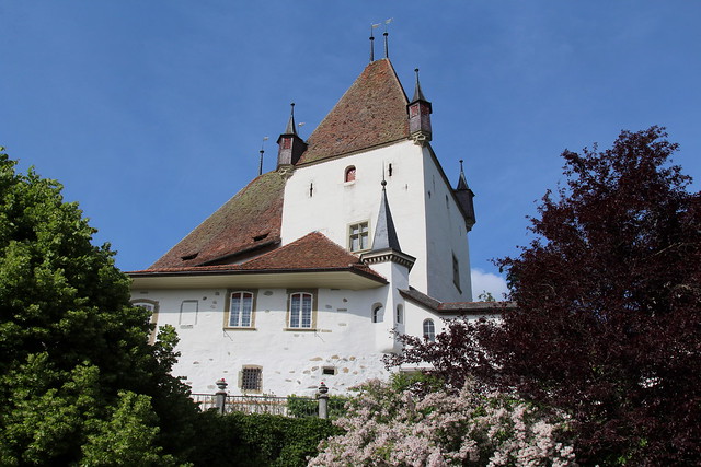 Schloss Worb ( altes - Baujahr um 1130 - châteu castle castello ) ob dem Dorf Worb im Berner Mittelland im Kanton Bern der Schweiz