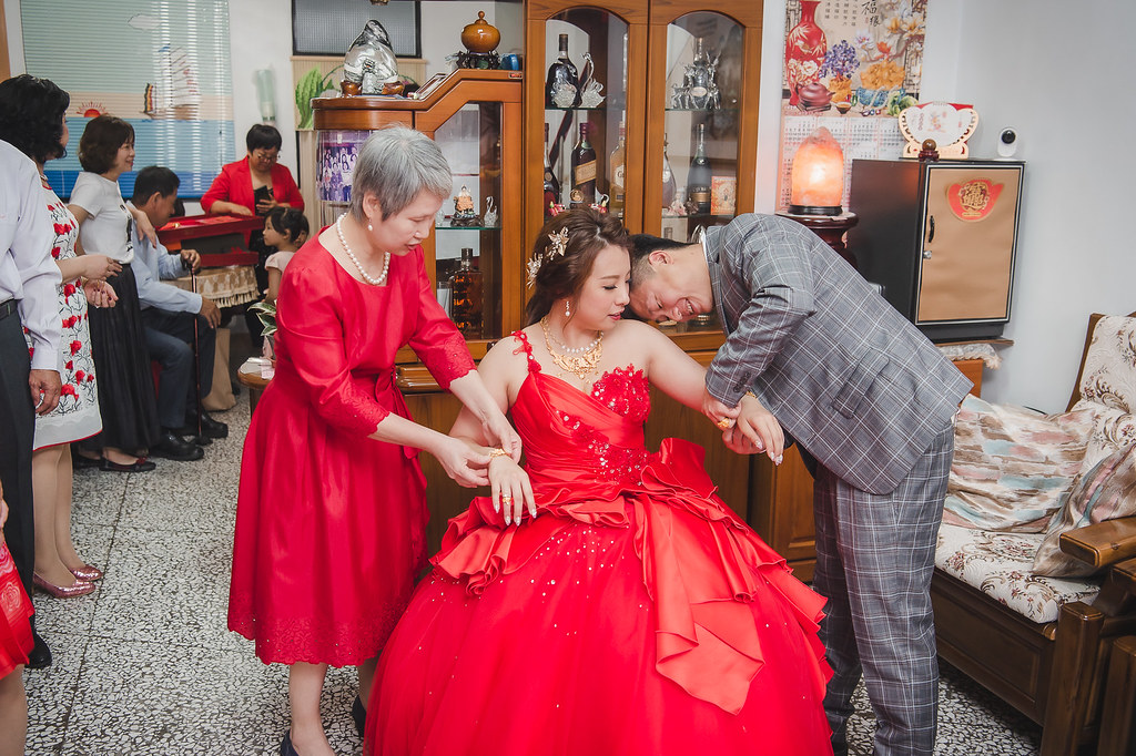 [婚禮攝影]俊騰伶芳 文定迎娶儀式@自宅-最專業的團隊完成每場完美婚禮紀錄，拍的不只好更要快! #婚攝