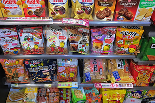Taipei - Family Mart more snacks