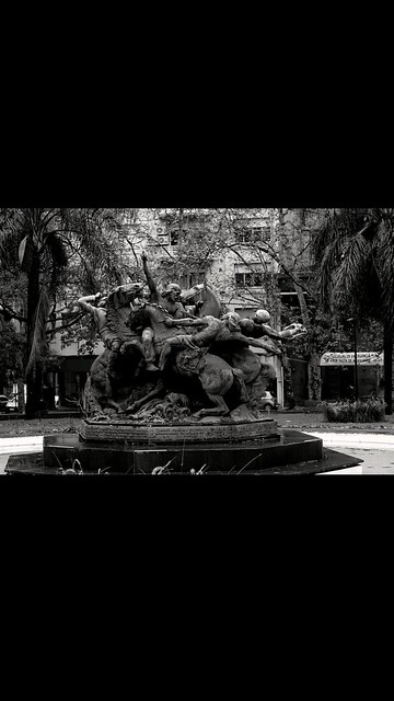 Plaza Fabini, monumento El entrevero.. Montevideo