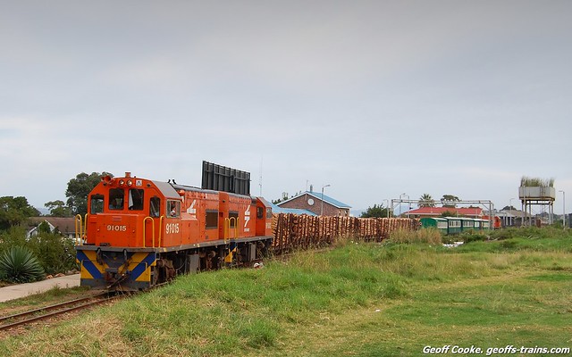 Timber train leaving Joubertina