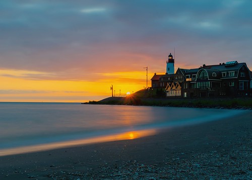 lighthouse sunset vuurtoren urk flevoland strand beach coast sea ijsselmeer