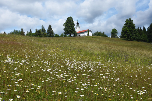 slovenija kočevsko church landscape outside outdoors hiking meadow slovenia