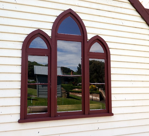flagstaffhillmaritimemuseum reflection warrnambool windows 019607 victoria australia fenster spiegelung windowwednesdays dwwg outdoor outside churchwindows