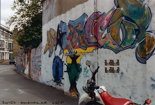 Graffiti, Stockwell Ave, Brixton, 1989 TQ3175-026