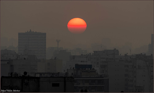 Atardecer brumoso by Totugj, Buenos Aires, Argentina. buenos aires argentina atardecer sunset brumoso sol urbanscape urbanismo ur