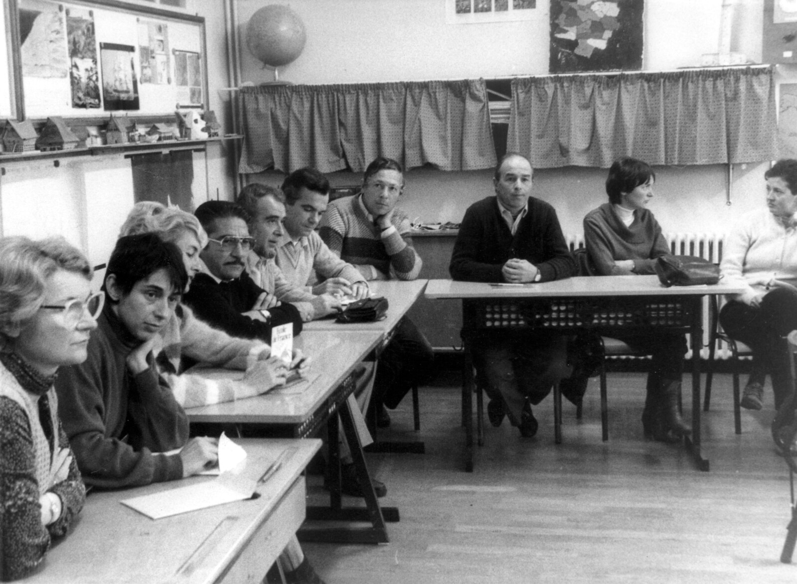 Réunion des instituteurs des écoles primaires du secteur d'Orgelet dans les années 1980