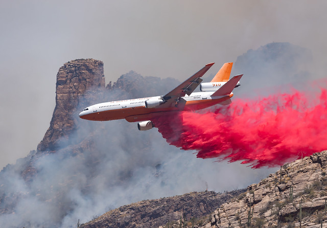 Tanker 910 Doing a drop on the Bighorn Fire