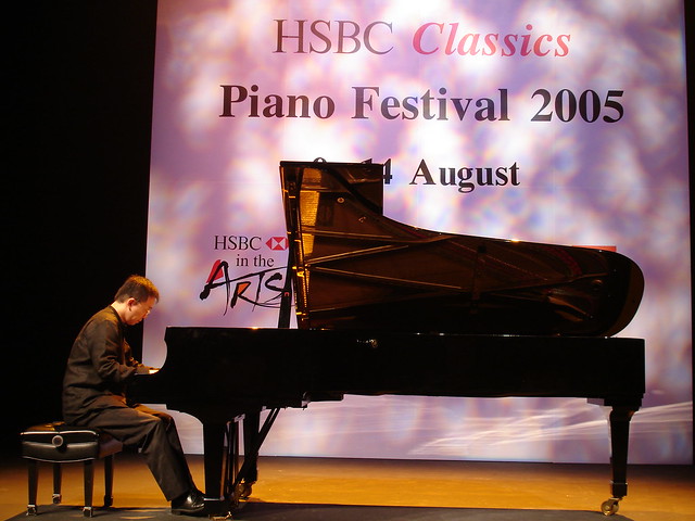 20050811-hsbc-piano-chonglim-DSC00339