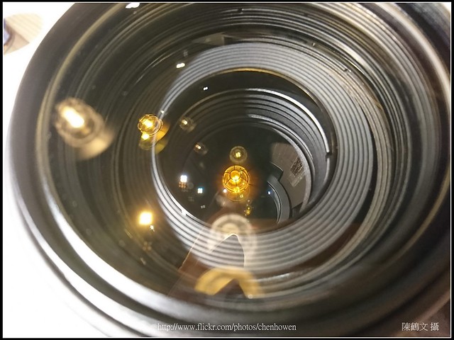 LEICA R 70-180mm F2.8 APO 鏡片上面燈泡的紮實倒影_03