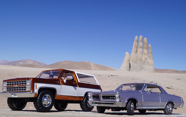 1980 Chevy Blazer K5 & 1964 Pontiac GTO 1/24 scale diecast made by Jada Toys & Danbury Mint