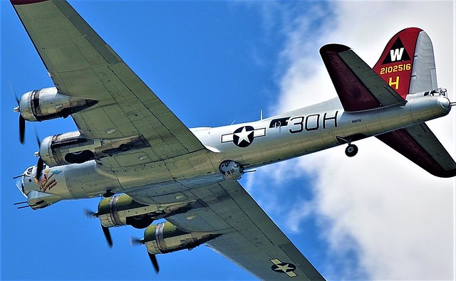 Boeing B-17 Flying Fortress105-VE Aluminum Overcast N5017N s/n 44-85740 USAAF