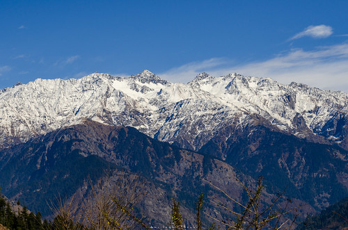 himalayas himalayanlandscape himachalpradesh india hike landscapes mountains snowcappedmountains snowcappedpeaks likeaflag breathtakinglandscapes
