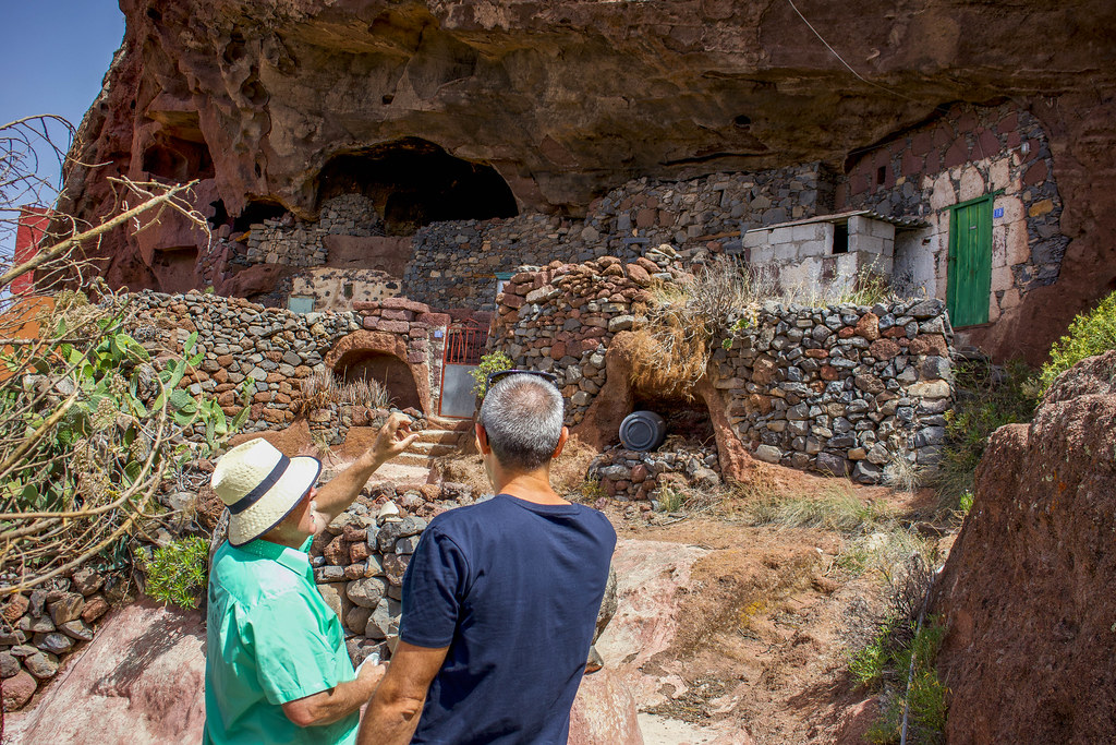 Las casas-cueva son un lugar a visitar en Artenara