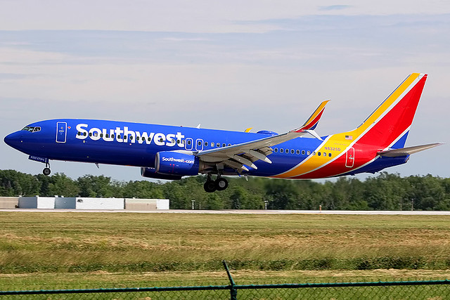 Southwest 737-800 landing at Cleveland