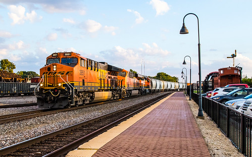 BNSF 3851 at Mendota by CP9524, Two BNSF C4 GE's lead a GP25 (derated GP50) and a manifest train east past the Mendota Amtrak statio