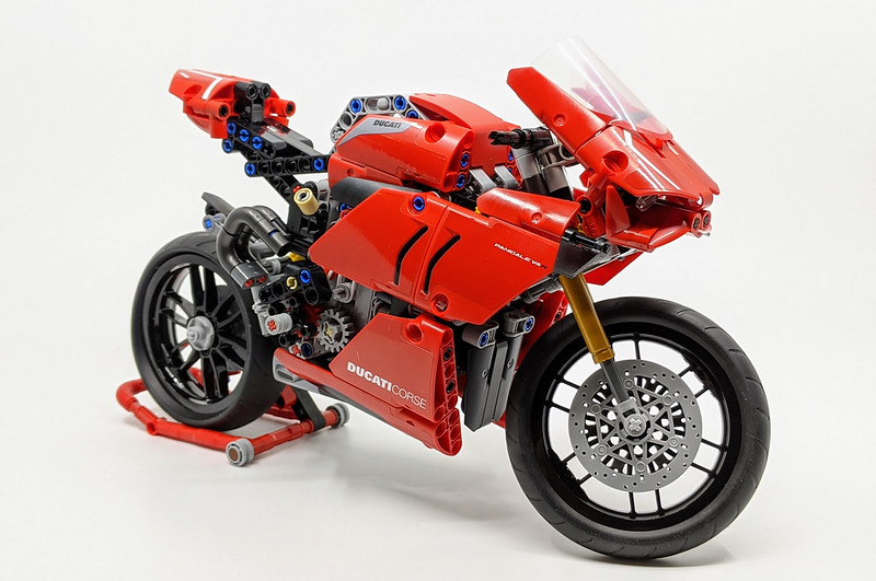 42107: LEGO Technic Ducati Panigale