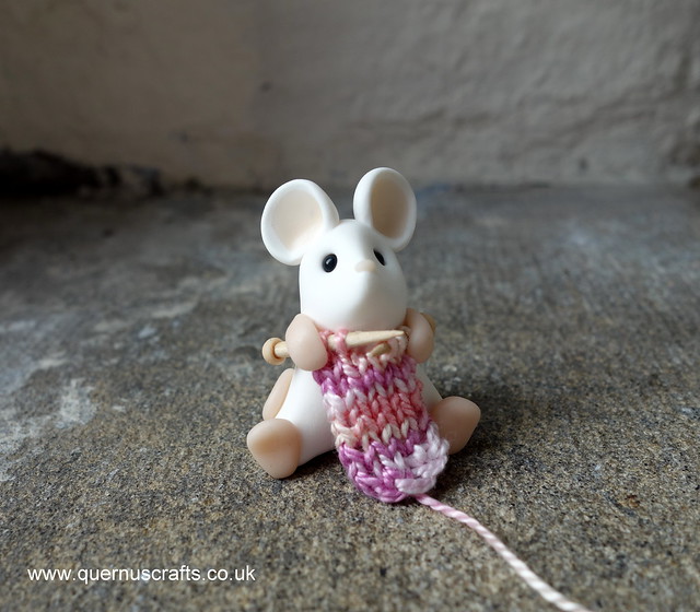 Wee Knitting Mouse