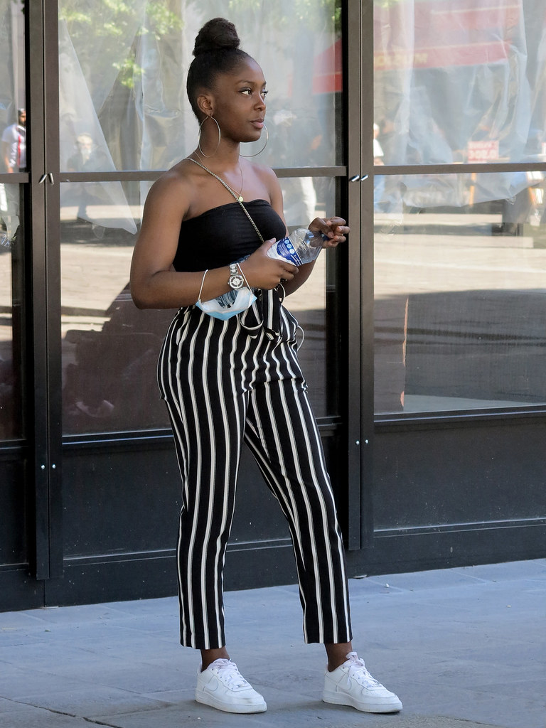 Black and white striped pants outfit | Striped Pant Outfit | Capri pants,  Crop top, Pant Outfit