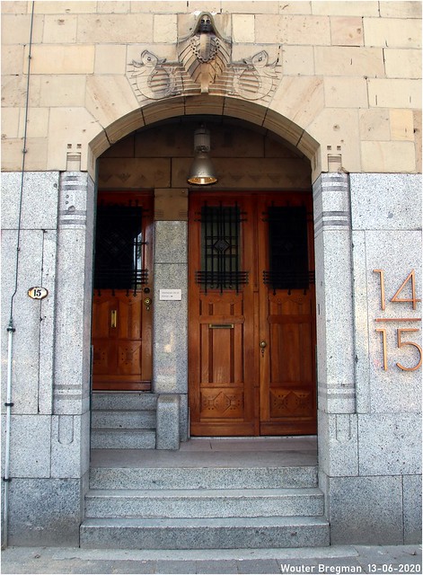 Kantoorgebouw Van Uden - entrance