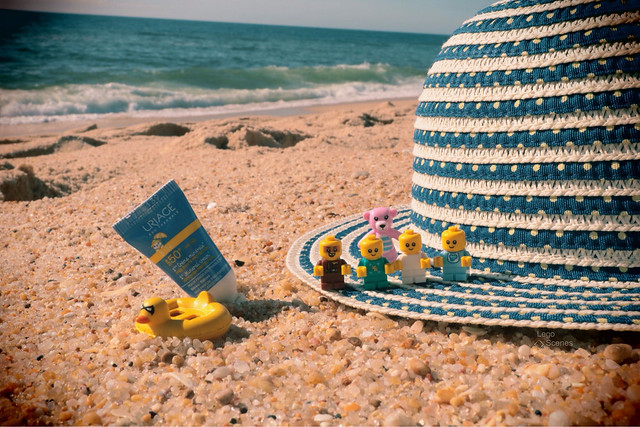 Here comes the summer.   #LegoScenes #CenasLego #Lego #legography #legomacro #macro #minifigures #legominifigures #minifigs #legominifigs #summer #SummerSolstice #Solstice #baby #tanned #uriage #sun #sunny #sunprotector #beach #blue #staysafe #stayhome