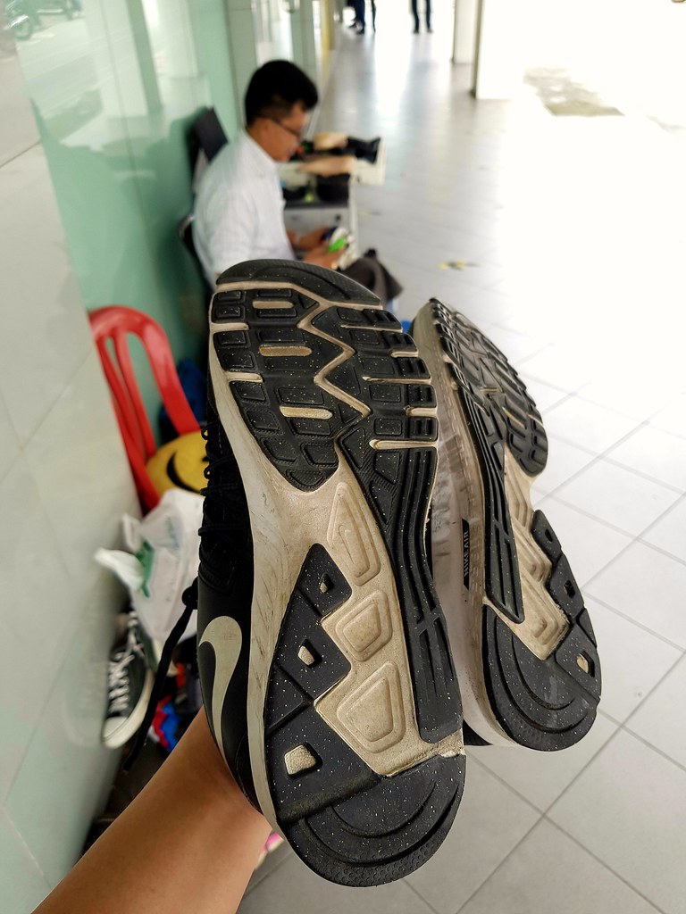 Repair Sport Shoes bottom skin rm$4 @ Man Kasut outside Maybank USJ10