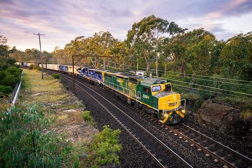 c class vl 1845 kelso flyer bathurst train woodford footbridge trees sunrise first light rays glimpse rail railway locomotive australia nsw sydney c510 c507 vl353 c508