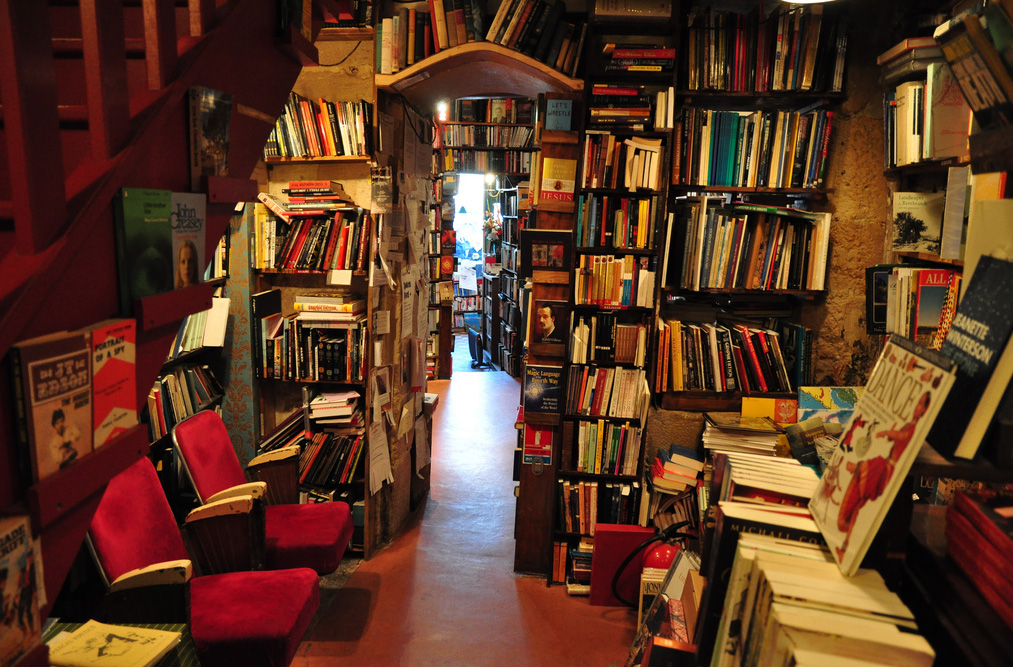 Inside-Shakespeare-and-Co-Paris-Bookshop1