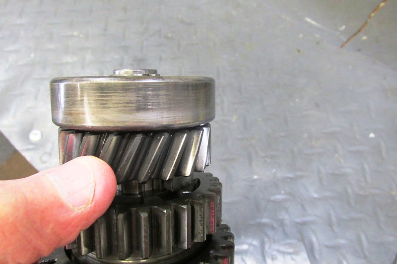 Output Shaft 5th Gear Moves Axially about 0.4 mm and Rocks On The Shaft
