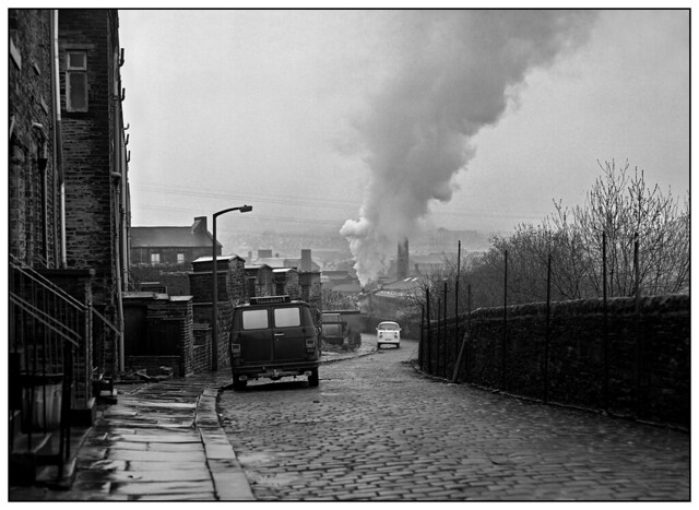 1987-0043 - Back streets of Keighley.