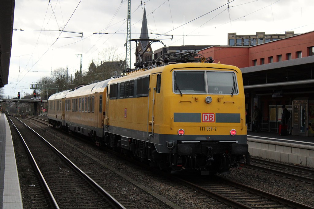 DB Netz 111 059 Messzug in Solingen Hbf