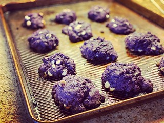 #kvpkitchen My kid wanted to bake cookies with his mama. So we made Ube cookies with white chocolate chips. NOM! We modified a M&M sugar cookie recipe by @i_heart_eating (https://ift.tt/2L9rxgy). Replaced vanilla extract (boring!) with Ube extract. Added | by queenkv