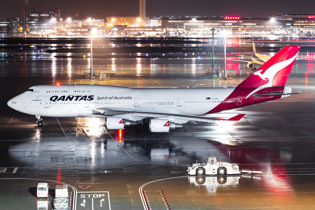 Qantas Boeing 747-438ER (VH-OEH)